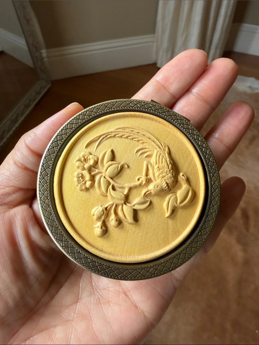 Handcuff Vintage Bulgari Gold-Tone Floral Compact Mirror